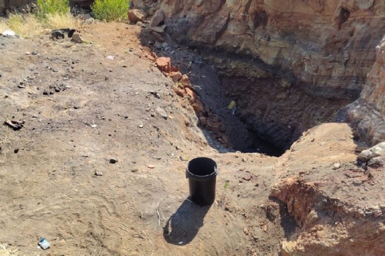 Illegal-Mining-Limpopo-X-@SAPoliceService-resized-866x577