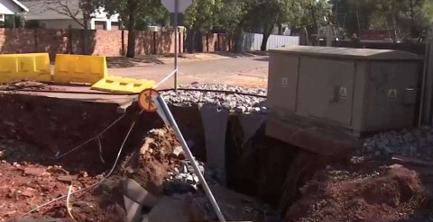 Tshwane sinkhole.jpg