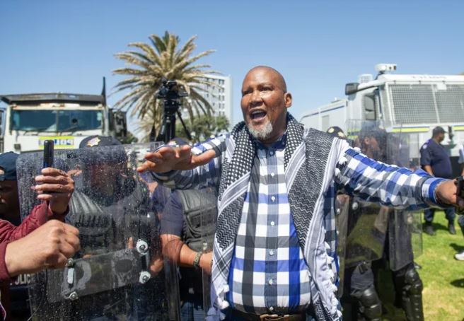 Mandla Mandela addressing a crowd in Johannesburg ahead of joining the Global Sumud Flotilla to Gaza.