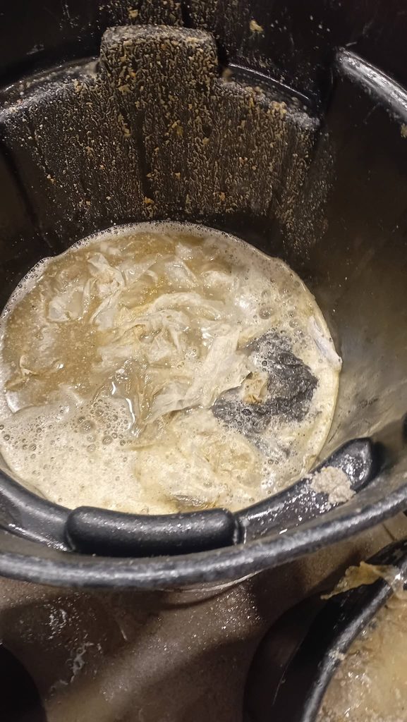 Former Hungry Lion Employee Claims He Cleaned Sewage Before Preparing Food